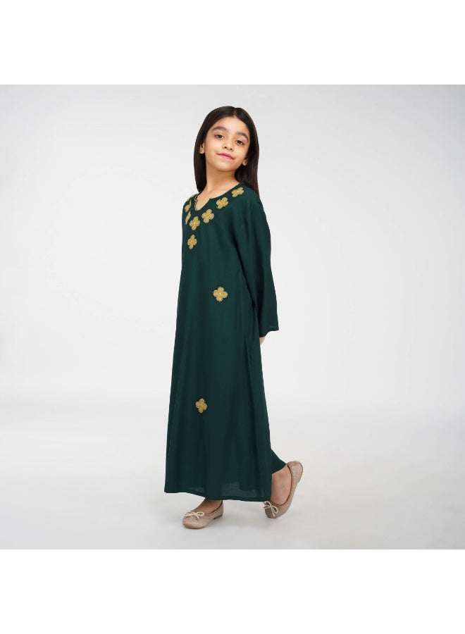 Linelle Kids Jalabiya  with Scalloped V-Neck and Floral Embellishments - Image 5