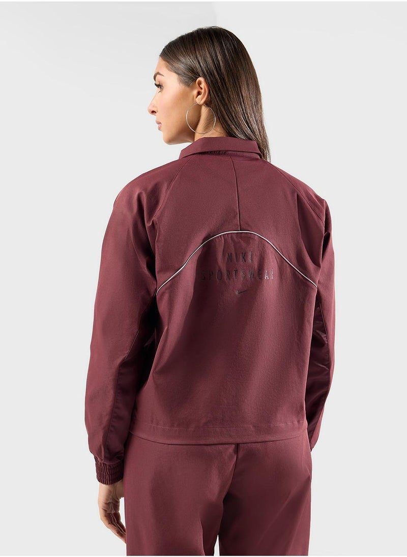 Nike جاكيت نايك سبورتسوير النسائي المنسوج - Image 2
