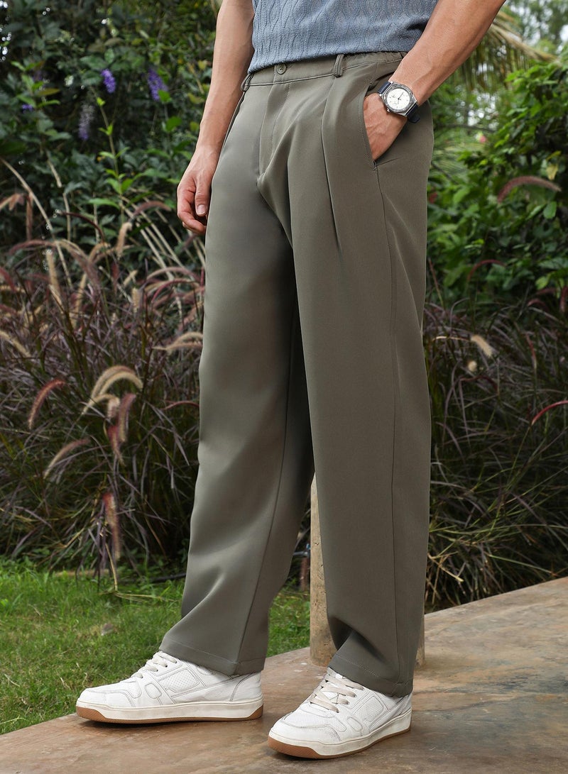 Campus Sutra Campus Sutra Men's Olive Green Pleated Straight-Fit Trousers For Casual Wear | Mid-Rise | Straight Fit Fit | Button Closure | Trousers Crafted With Comfort Fit For Everyday Wear - Image 3