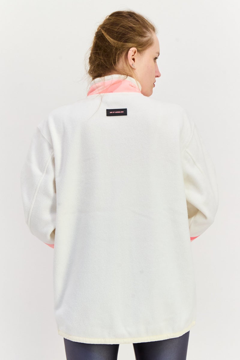 Aape By A Bathing Ape جاكيت نسائي مزخرف من قماش سوفت شيل، أبيض - Image 2