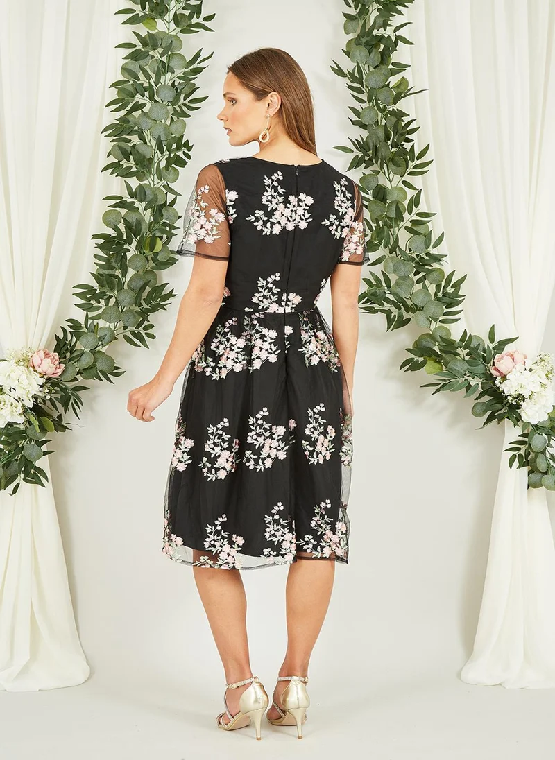 Yumi Floral Embroidered Dress