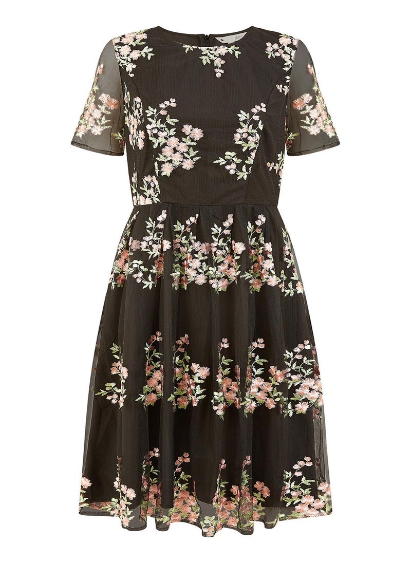 يامي فستان مطرز بالزهور - Image 4