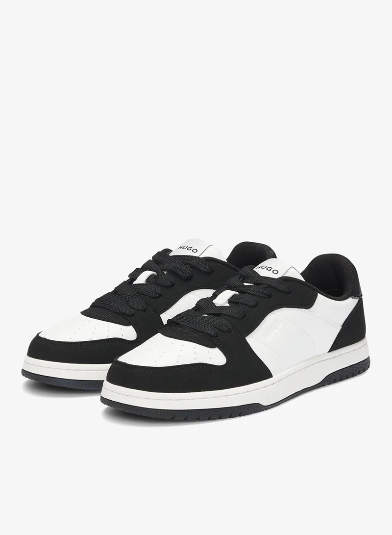 هوجو سنيكرز بمواد مختلطة وتفاصيل شعار