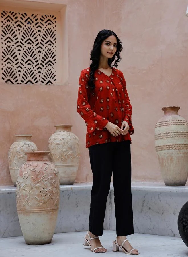 سانسكريتي هومز sanskrutihomes All-Over Print V-Neck Top with Straight Fit Trousers Co-Ords