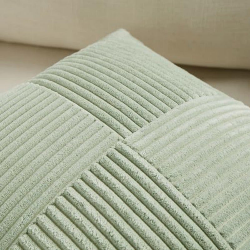 غرفة فاخرة من هومي عبوة مزدوجة من أغطية وسائد ديكورية بلون الأخضر المريميّة بحجم 18x18 بوصة للمجلس، الأريكة، السرير، والأريكة بأسلوب المزرعة، ديكور منزلي بوهيمي، قماش مخملي ناعم، مطرز، بتصميم مربعات بملمس من القماش المنسوج، غطاء وسادة مربع، مقاس 45×45 سم - Image 3