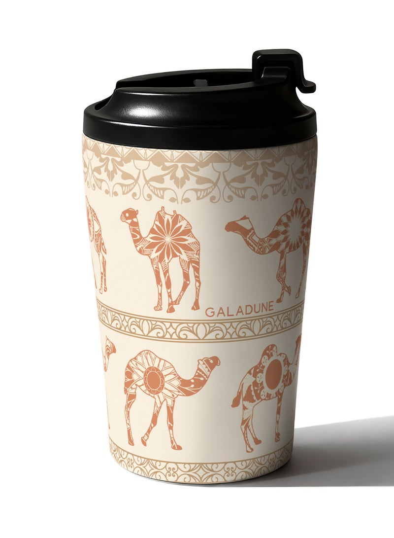 جالادون كوب قهوة للسفر من الفولاذ المقاوم للصدأ بسعة 12 أونصة، كوب محمول معزول حرارياً بتقنية التفريغ، كوب قهوة مانع للتسرب للمشروبات الباردة والساخنة، تصميم بسيط بلون الجمل، مناسب للمنزل والمكتب والاستخدامات الخارجية. - Image 1