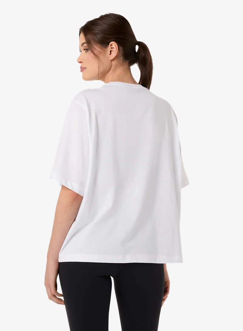 اسيكس تيشيرت بشعار مطرز حلزوني