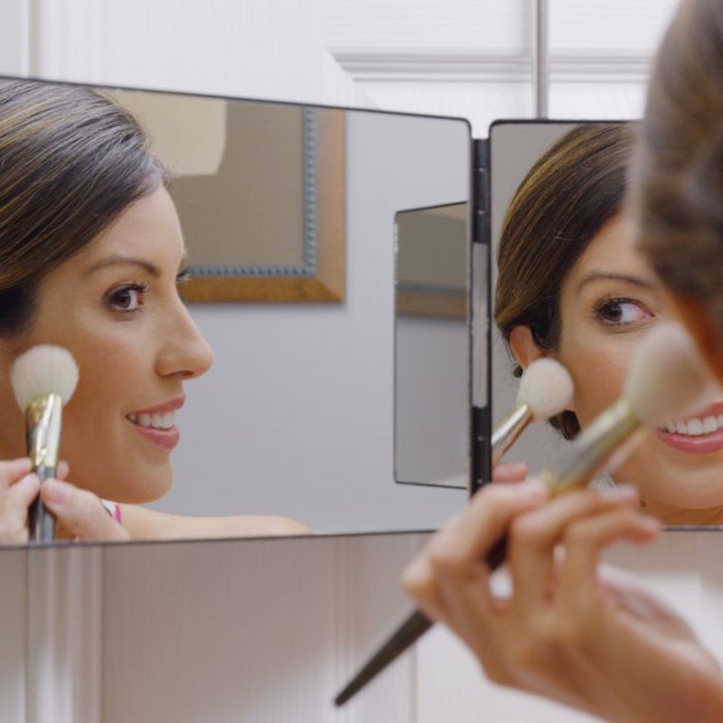 مرآت ماكياج LED معلقة قابلة للسحب والتعديل ومطوية (ثلاث مرايا - بيضاء مصبوبة) - Image 4