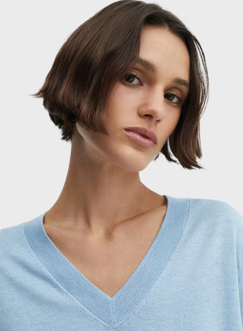 مانجو V-Neck Knitted Sweaters