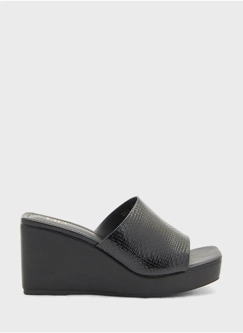 ايلا Textured Mule Wedge Sandal