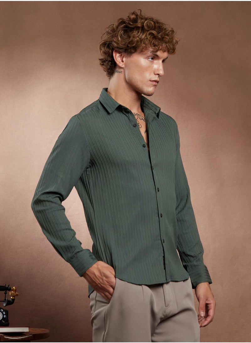 Campus Sutra Campus Sutra Men's Emerald Green Pinstripe-Tactile Shirt For Casual Wear | Spread Collar | Long Cuffed Sleeves | Button Closure | Shirt Crafted With Comfort Fit For Everyday Wear  - Image 3