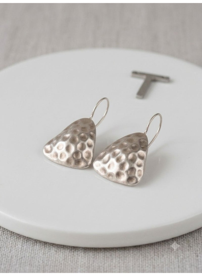 The Intermix Gems Hammered Geometric Earrings in 925 Sterling Silver - Image 2