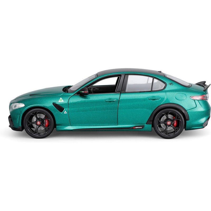 Bburago - Alfa Romeo Giulia GTA 1/18 Diecast Model - Green - 18-11048 - Image 3