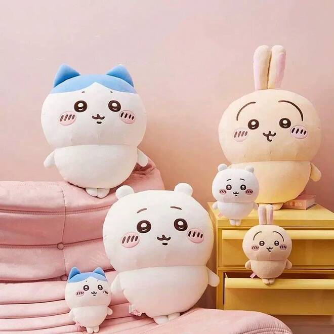 Chiikawa Series Standing Plush Doll Size Small/Large Cute Cartoon Chiikawa Hachiware Usagi Stuffed Animals Toy Sleeping Companions Throw Pillows Super Adorable Home Decoration Holiday Christmas Gifts