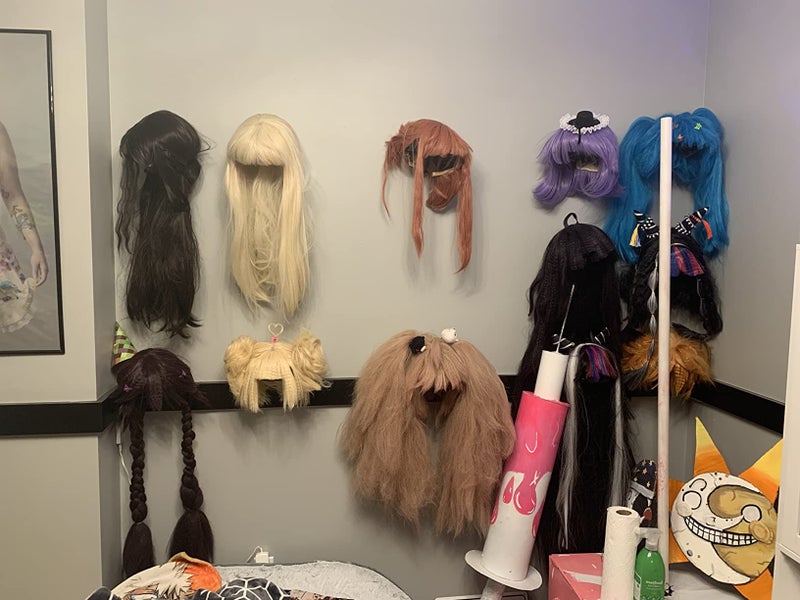 Pmsanzay 4 Pack Wall Mount Hanging Wig Stand  Wig Drying Holders  Plastic Wigs And Hats/Cap Rack Styling Drying Display Hangers  Hold The Shape Of The Wig And Are Easy To Mount. (2 Black+2 White) - Image 5