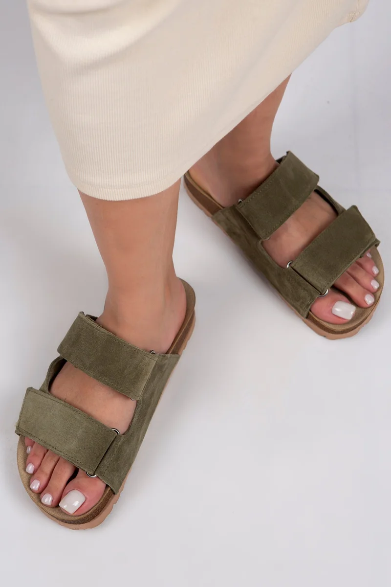 مانجيرو شباشب مانيجيرو فينا النسائية المصنوعة من الجلد الطبيعي مع شريط لاصق باللون الأخضر الفاتح