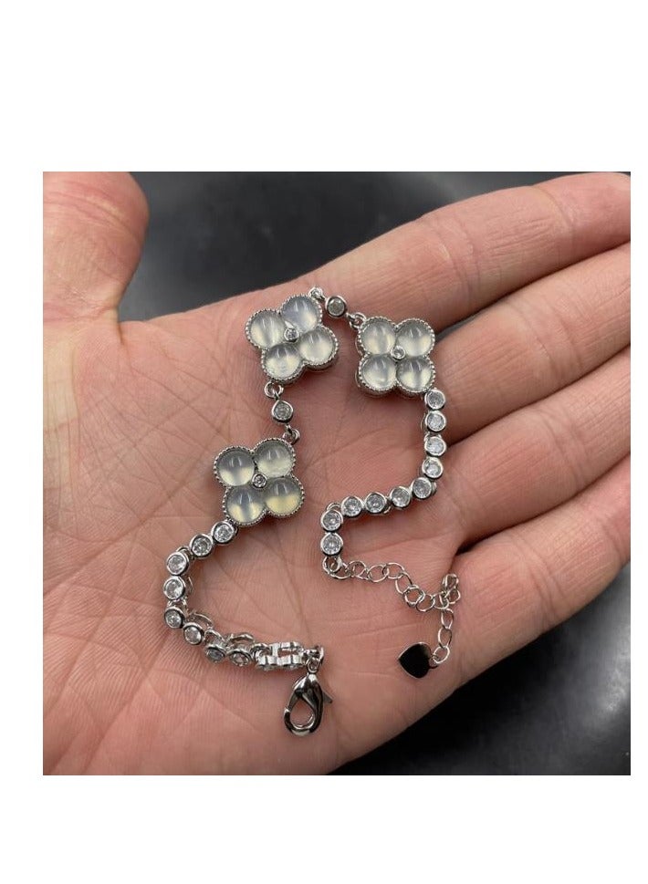 Women's Exquisite High-End Atmospheric Bracelet  - Image 1