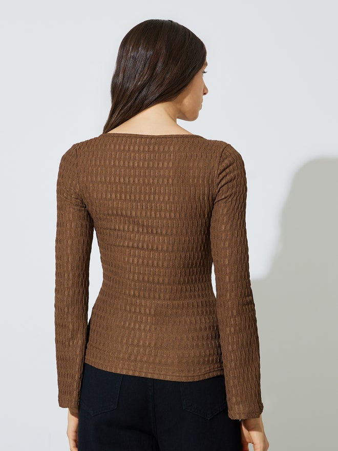 Styli Brown Textured Boat Neck Fitted Top - Image 4