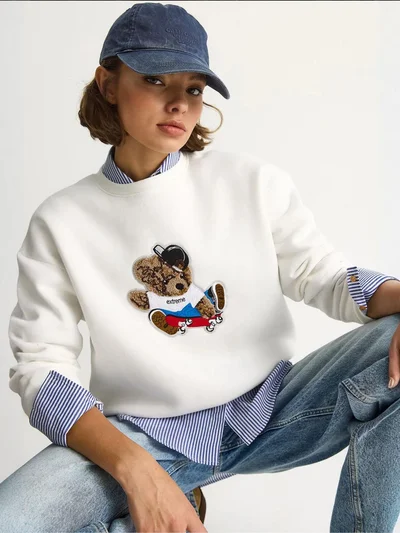 Bianco Lucci LUCCI Embroidered Crew Neck Long Sleeve Sweatshirt