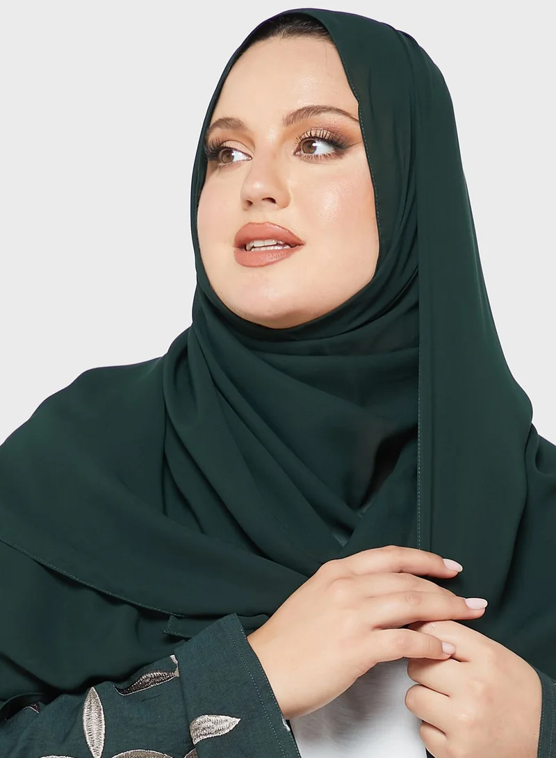 هيا كلوزيت كيرف عباية مزينة بتطريز