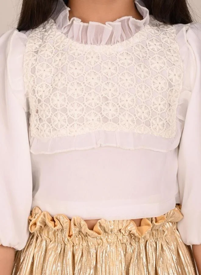 ليل بيكس بلوزة بأكمام بالون وياقة مدخنة مع تنورة لامعة