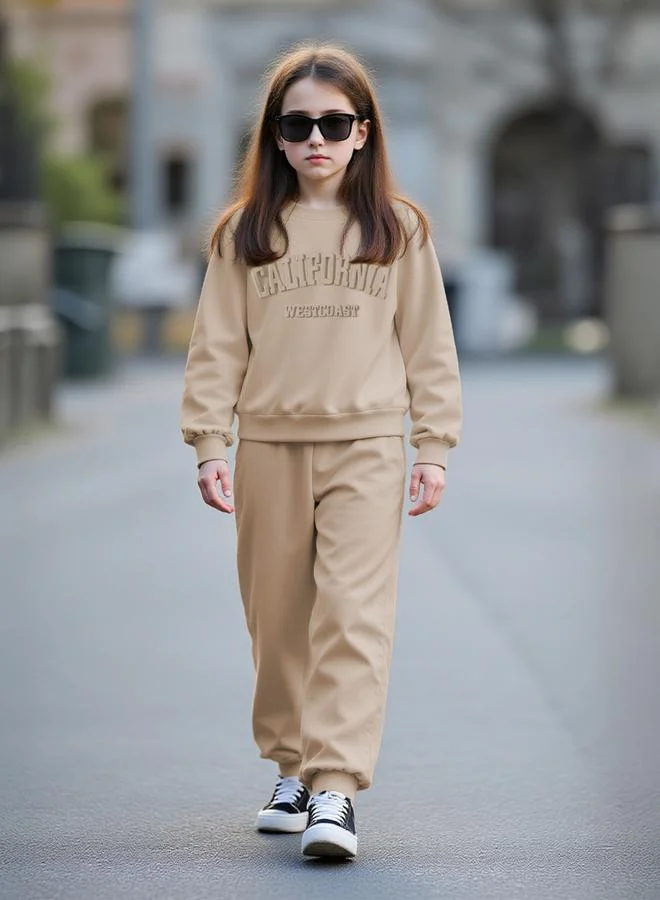 تايك تو طقم سويت شيرت مطبوع بياقة مستديرة مع جوغر بخصر مطاطي