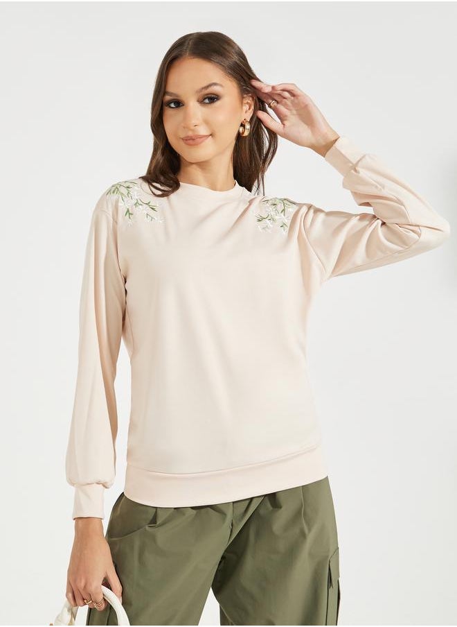 Regular Fit Floral Embroidery Detail Sweatshirt - pzsku/ZFBC11C8C8E294F188733Z/45/_/1732177911/cd307365-7639-4257-b185-33d463be5987