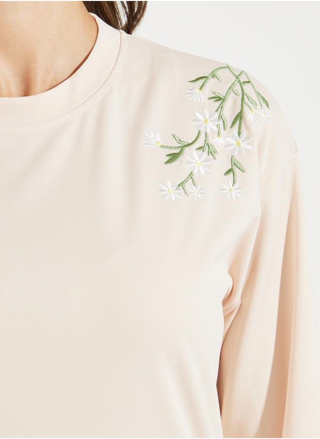 Regular Fit Floral Embroidery Detail Sweatshirt - pzsku/ZFBC11C8C8E294F188733Z/45/_/1732177913/b54e358b-25c8-42f3-a95a-a3b5ffb73139