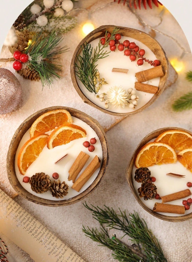 ميدي شمعتان معطرتان مصنوعتان يدوياً من شمع الصويا الطبيعي المصنوع من قشور جوز الهند، بفتيل خشبي مزين بأزهار وفواكه مجففة طبيعية، زينة منزلية عتيقة، علاج عطري لغرفة النوم والنوم والتأمل، طقم هدايا فاخر صديق للبيئة للأعياد وأعياد الميلاد - Image 3