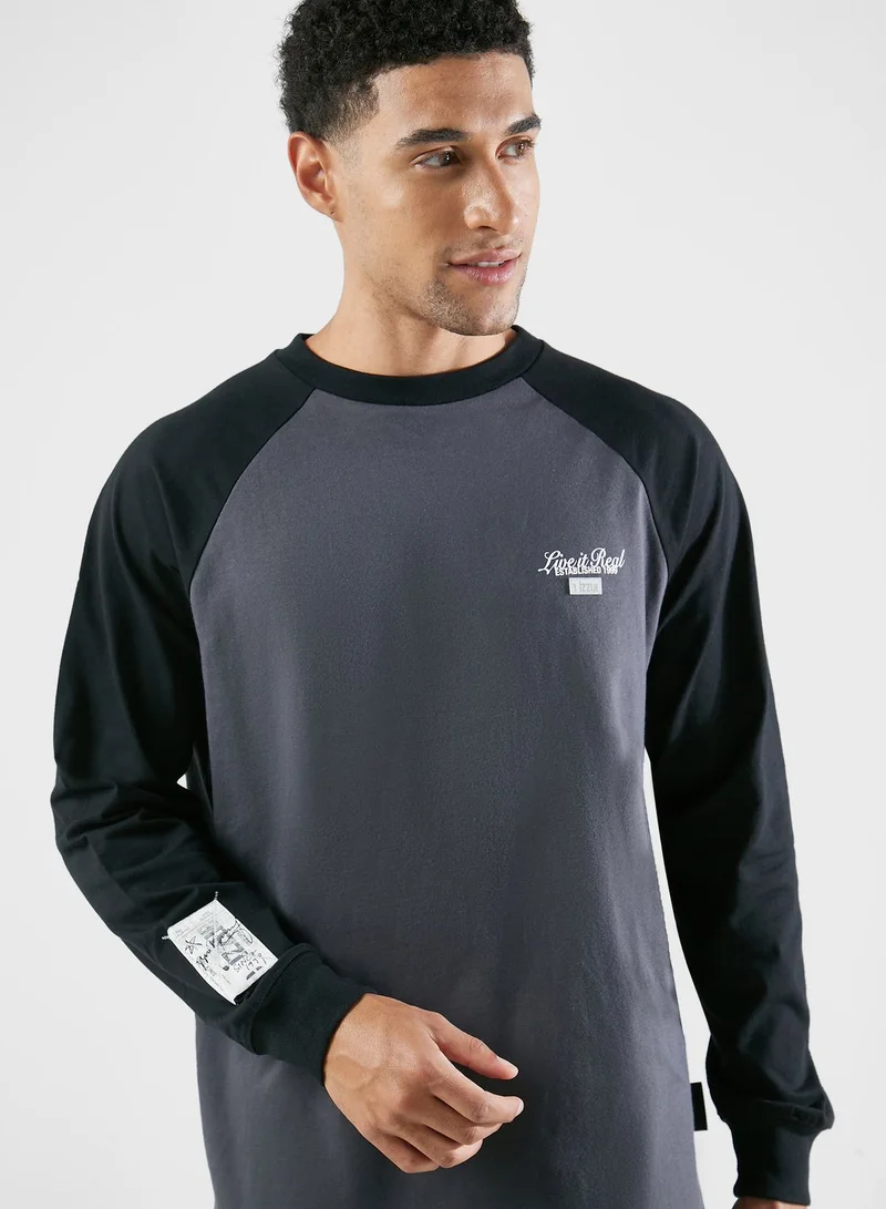izzue Raglan Logo T-Shirt