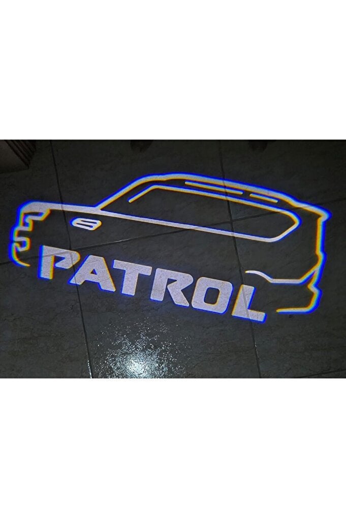 ريحني ضوء الباب لنيسان باترول Y62 (2010-2024) - جهاز عرض بركة LED بشعار زجاجي - Image 1