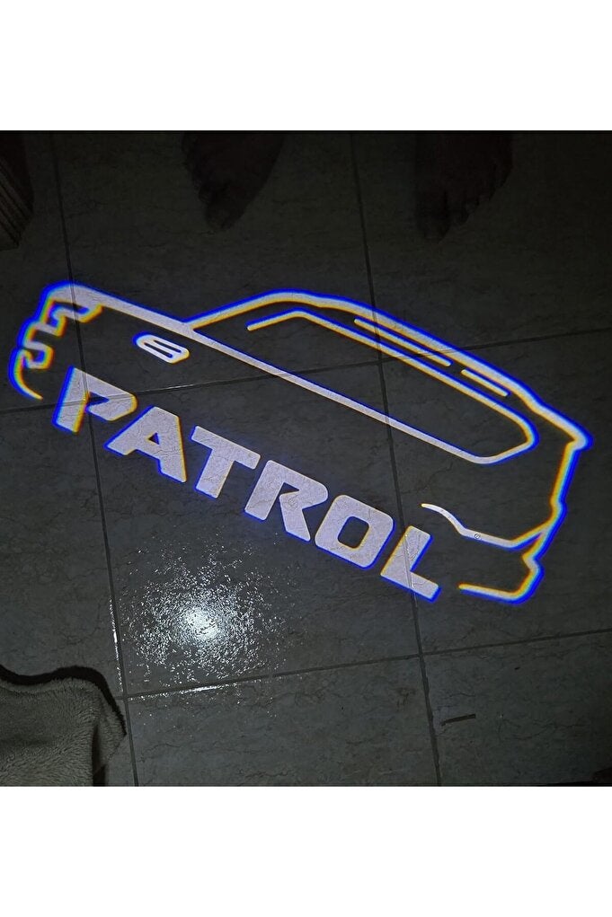 ريحني ضوء الباب لنيسان باترول Y62 (2010-2024) - جهاز عرض بركة LED بشعار زجاجي - Image 3