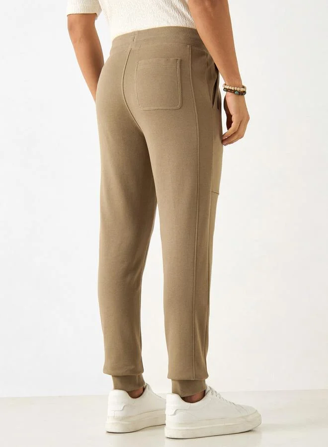 ايكونيك بنطلون رياضي سادة بقصة ضيقة ورباط إغلاق وجيوب من آيكونيك