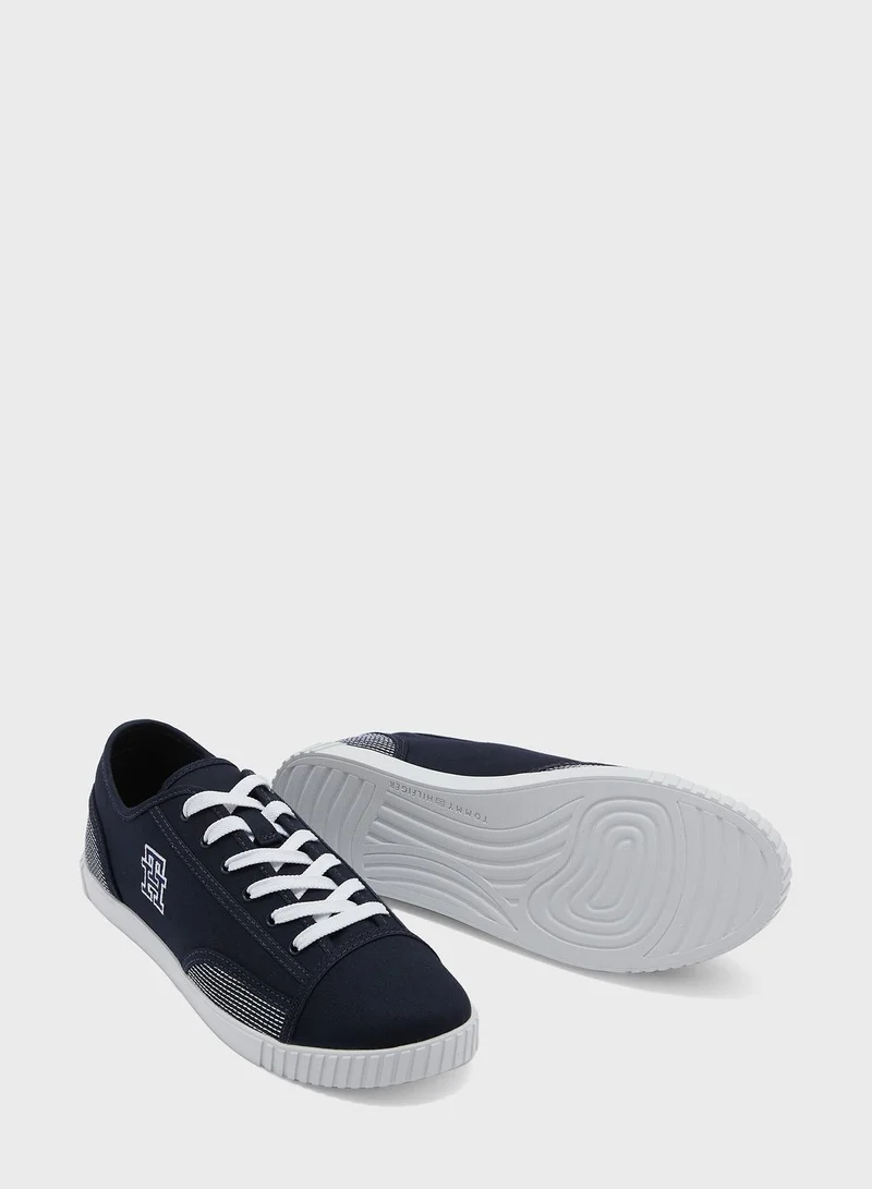 TOMMY HILFIGER Comfort Canvas Low Top Sneakers