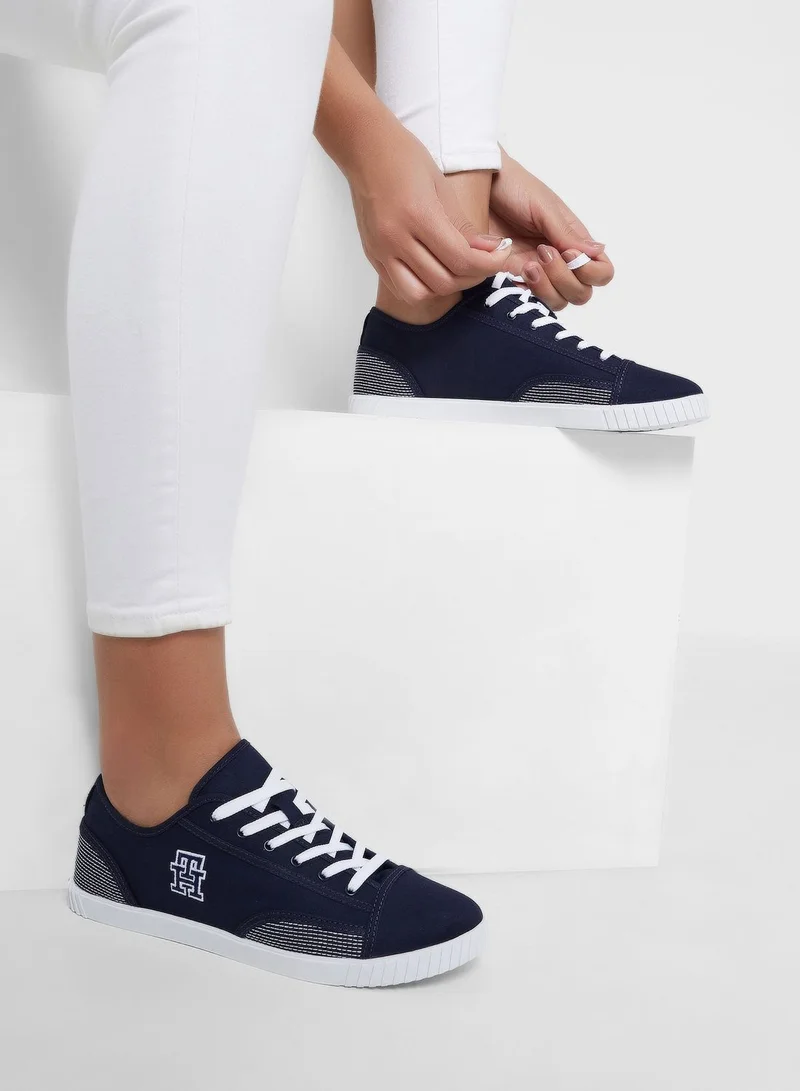 TOMMY HILFIGER Comfort Canvas Low Top Sneakers
