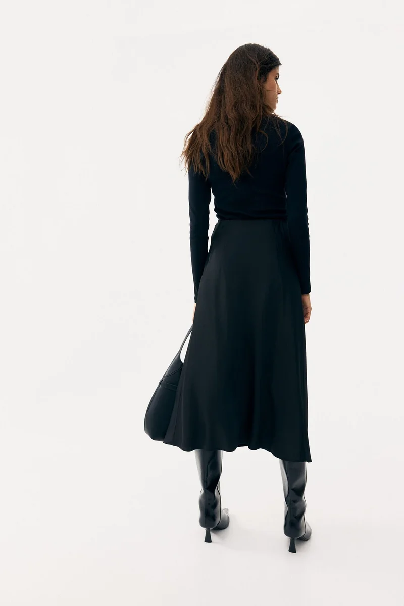 اتش اند ام تنورة ساتان من تشكيلة ماما