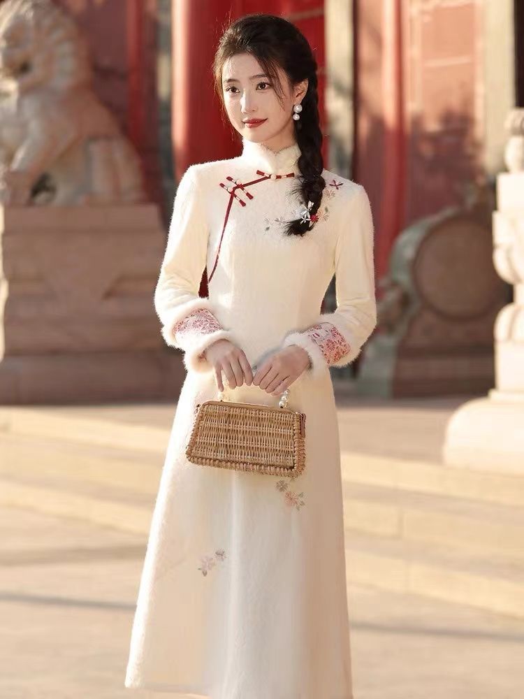 Creamy-White Stand Collar Improved Cheongsam 2024 Winter New Chinese Style Young Women'S Fleece-Lined Thickened Dress New Year Dress - Image 2