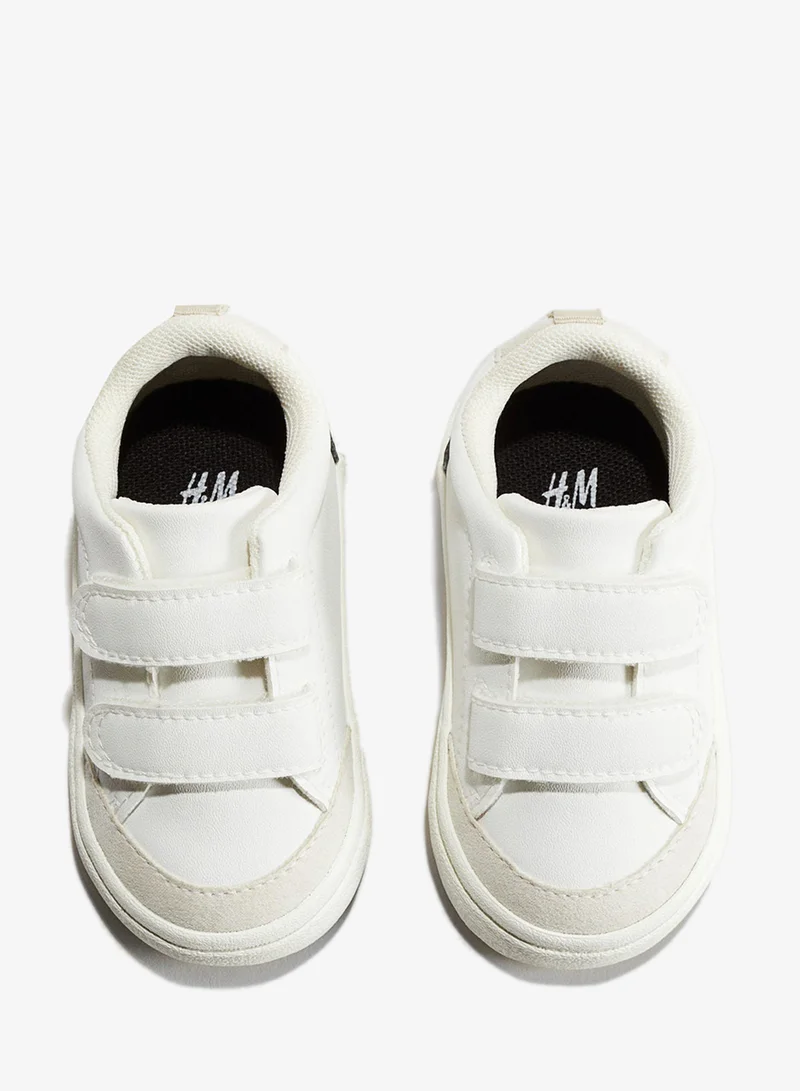 اتش اند ام أحذية رياضية للأطفال