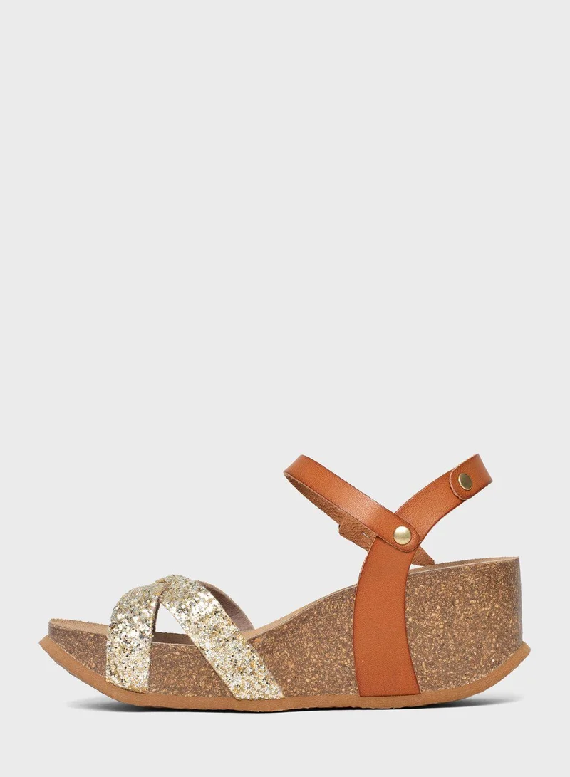 بيتون صندل بكعب ويدج