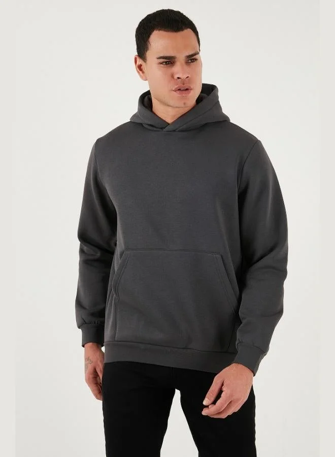 بوراتي سويت شيرت بقلنسوة بقصة عادية وجيب كنغر وبطانة صوف ناعم للرجال من بوراتي