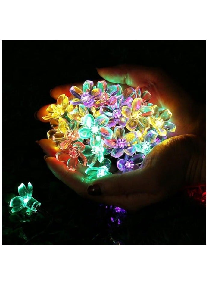 Generic سلسلة مصابيح تعمل بالطاقة الشمسية بأزهار الكرز، 50 مصباح LED يعمل بالطاقة الشمسية، مصابيح حديقة الزهور الشمسية بزهرة الجنية، إضاءة ديكور متعددة الألوان، لحفلات الزفاف في الهواء الطلق وتزيين العطلات، 7 أمتار  - Image 2