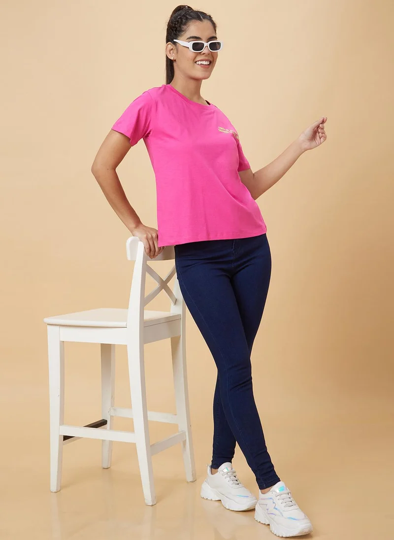 جلو باص تيشيرت قطن نقي بياقة دائرية وطباعة وردية للنساء