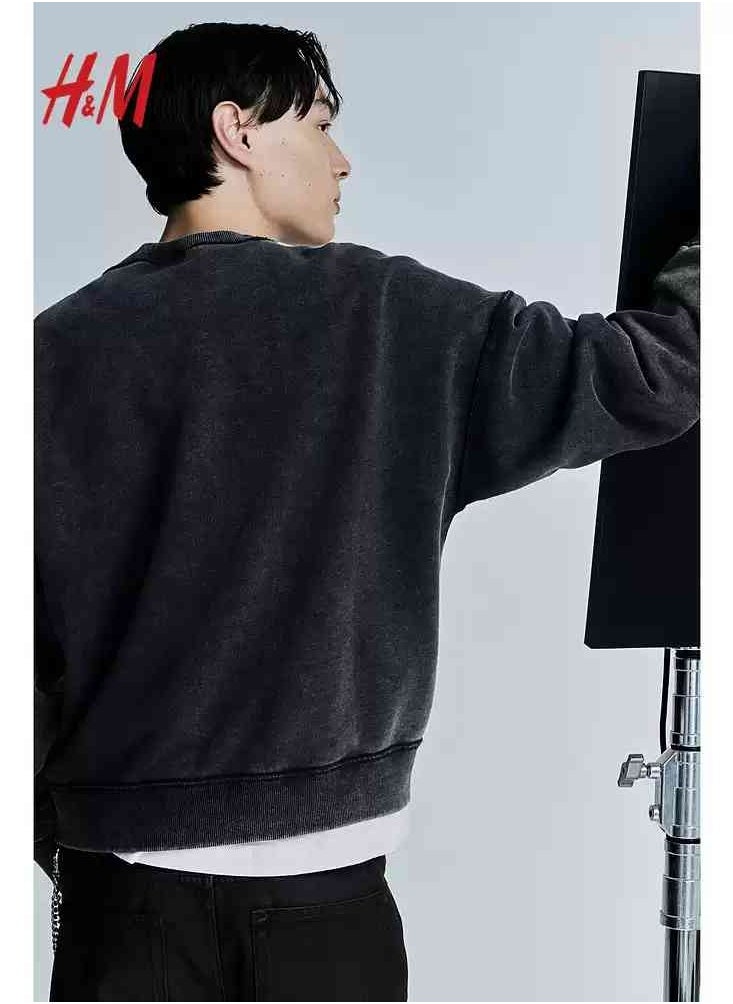 H and M - HM New Fashionable Casual Round Neck Loose American Long Sleeved Sweatshirt - Image 1