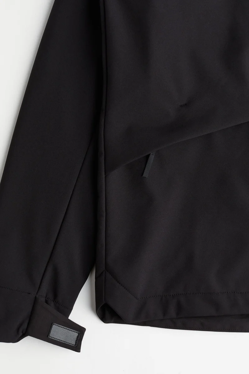 اتش اند ام جاكيت من القماش الناعم والمقاوم للماء