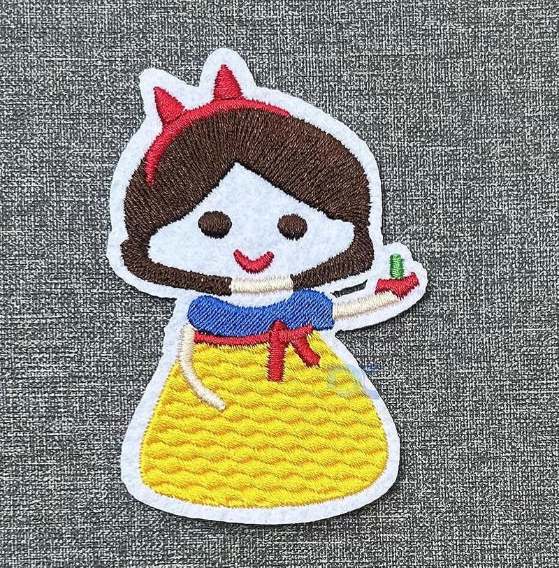 Daily Crafts Daily Crafts Princess Kids DIY Craft Kit Sewing and Iron On Patch for Sweaters Caps Bags Jackets 3 inches in Size