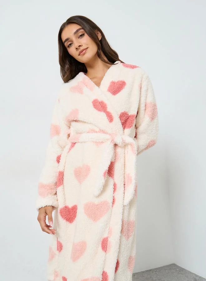 تايك تو روب بكسرات أمامية وحزام مع طبعة جرافيك قلب