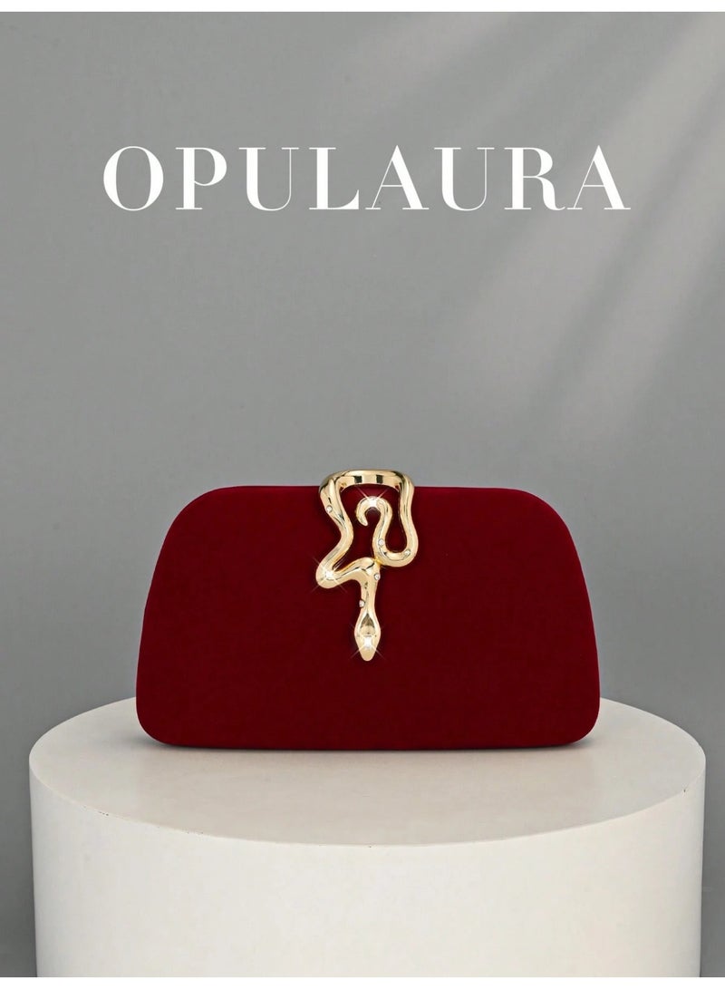 شنطة سهرة نسائية فاخرة باللون الأحمر المخملي مزينة بإبزيم ذهبي على شكل أفعى – حقيبة سهرة بتصميم أنيق مع سلسلة معدنية طويلة - Image 1