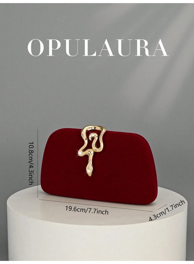 شنطة سهرة نسائية فاخرة باللون الأحمر المخملي مزينة بإبزيم ذهبي على شكل أفعى – حقيبة سهرة بتصميم أنيق مع سلسلة معدنية طويلة - Image 2