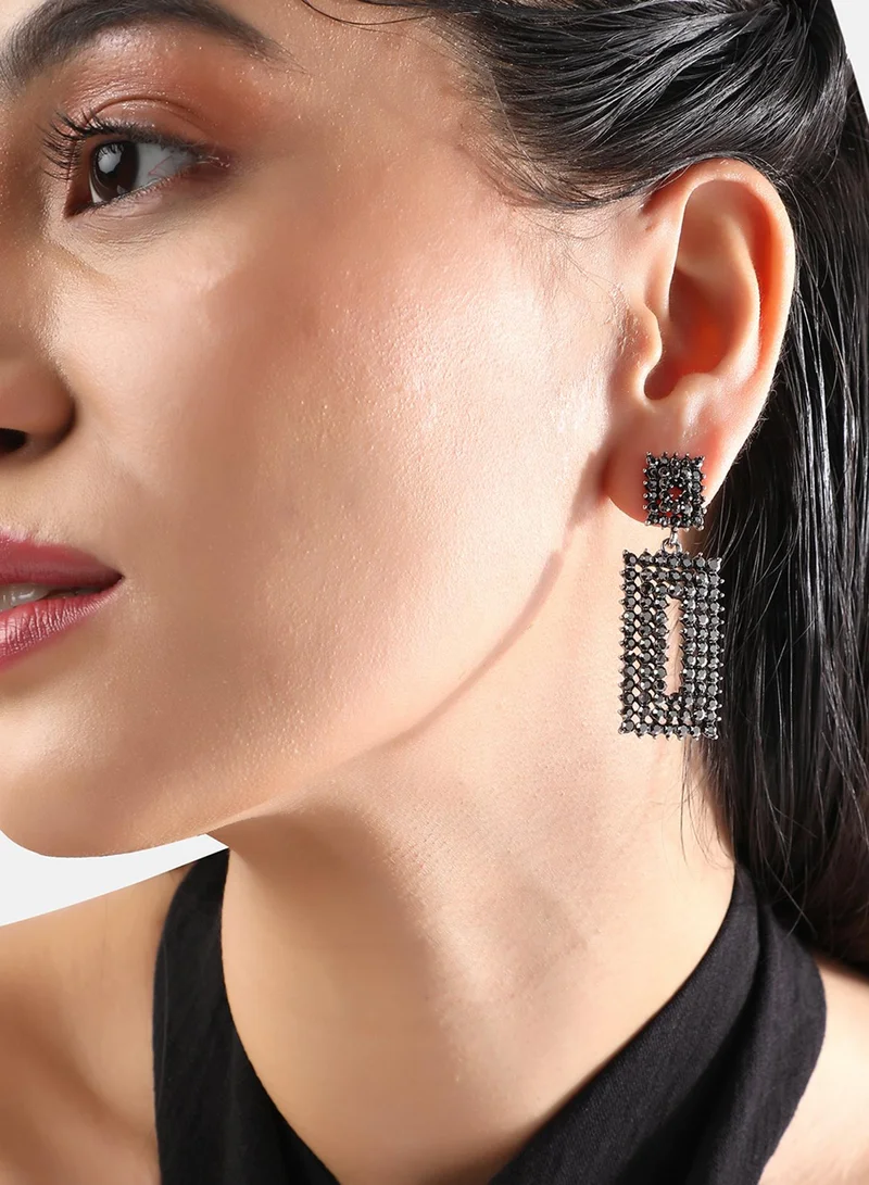 سوهي أقراط متدلية بتصميم هندسي مبطن - فضي داكن