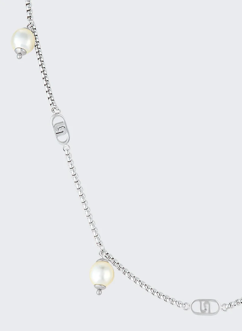 ليو جو عقد مزين بشعار الماركة وتعليقات لؤلؤ